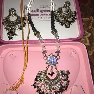 Indian necklace & earring set.